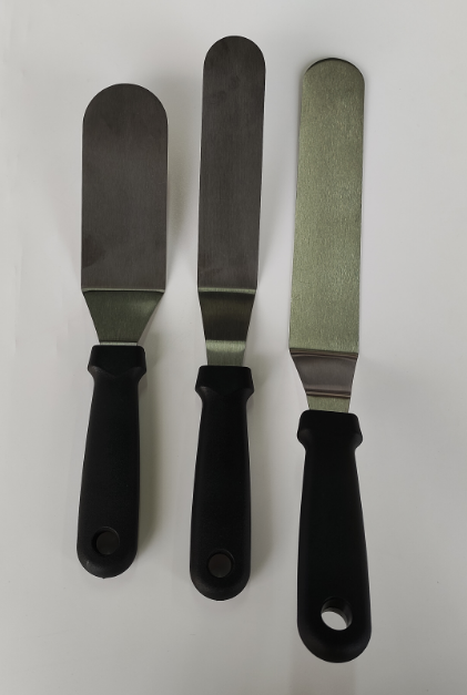 Curved spatula
