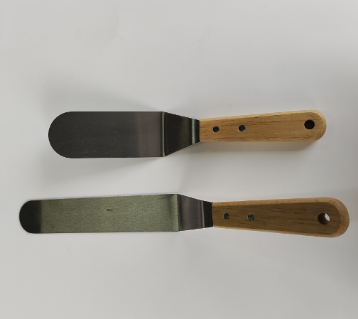 Curved spatula