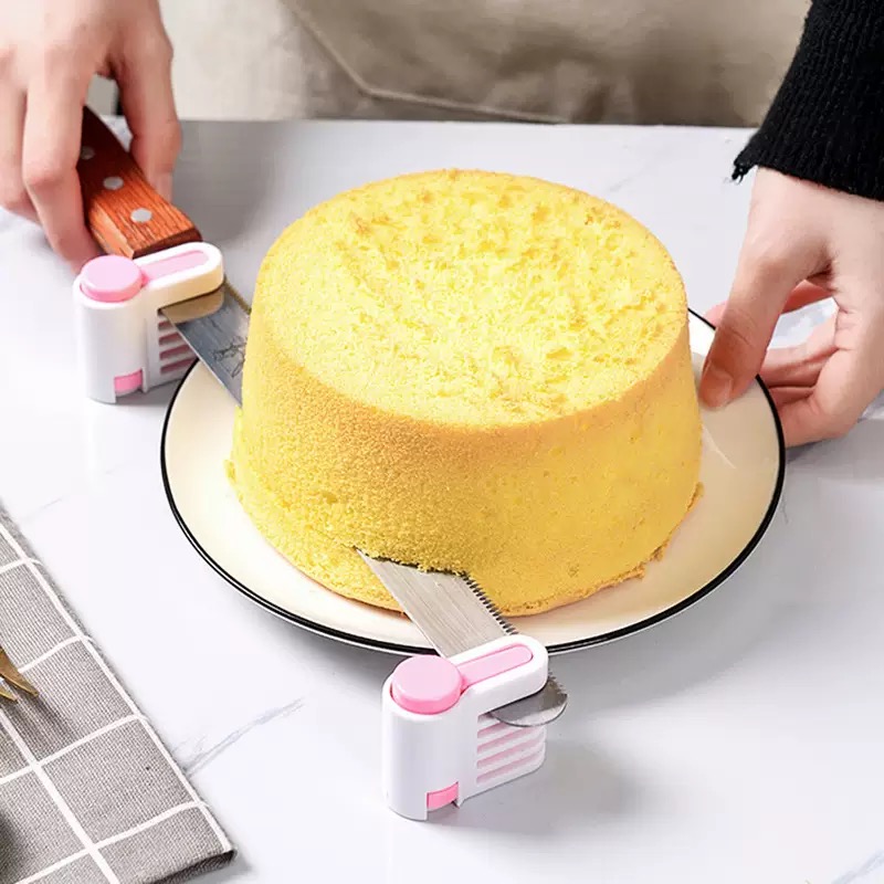 Cake layer divider